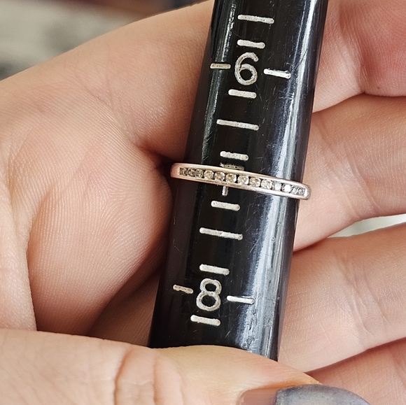 10k white gold diamond band size 7. Genuine diamonds. Can be resizeable by a jew - Picture 4 of 4
